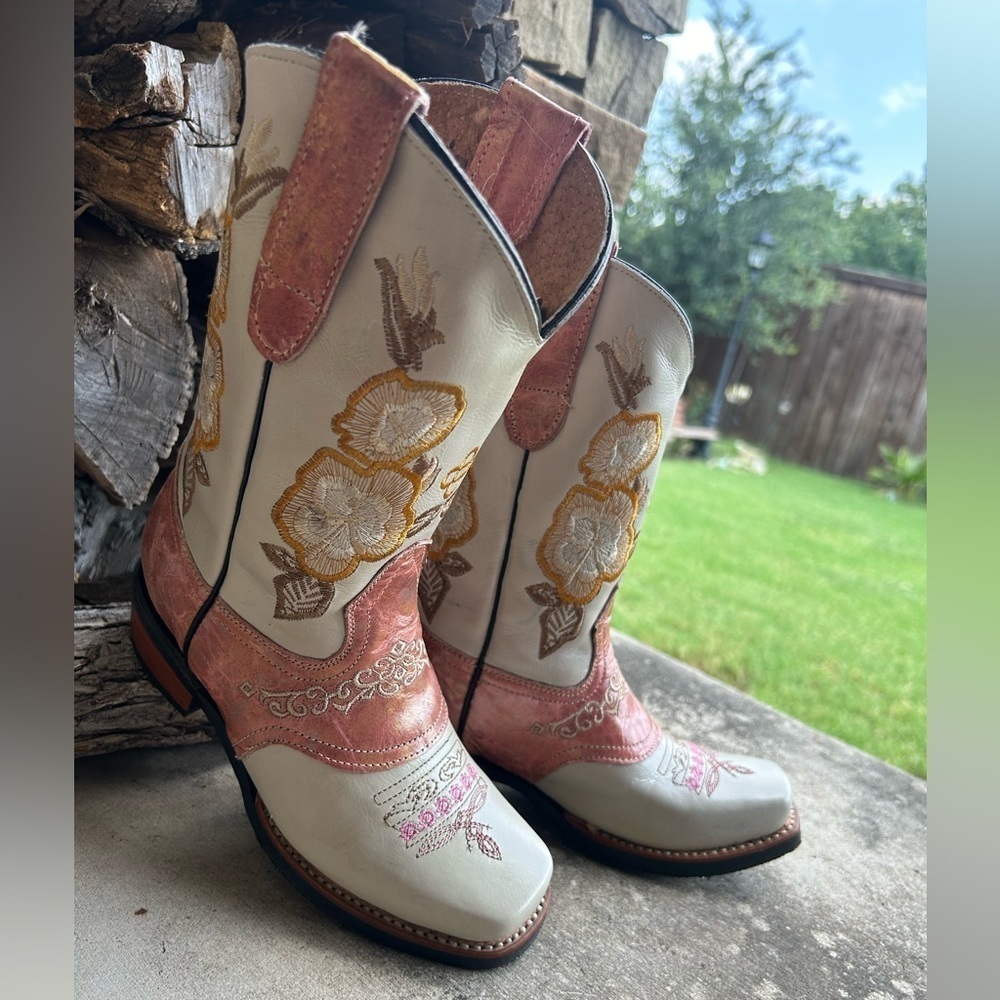 Floral Embroidered Western leather girls Boots - White and Pink Sz-3 girls LocBB